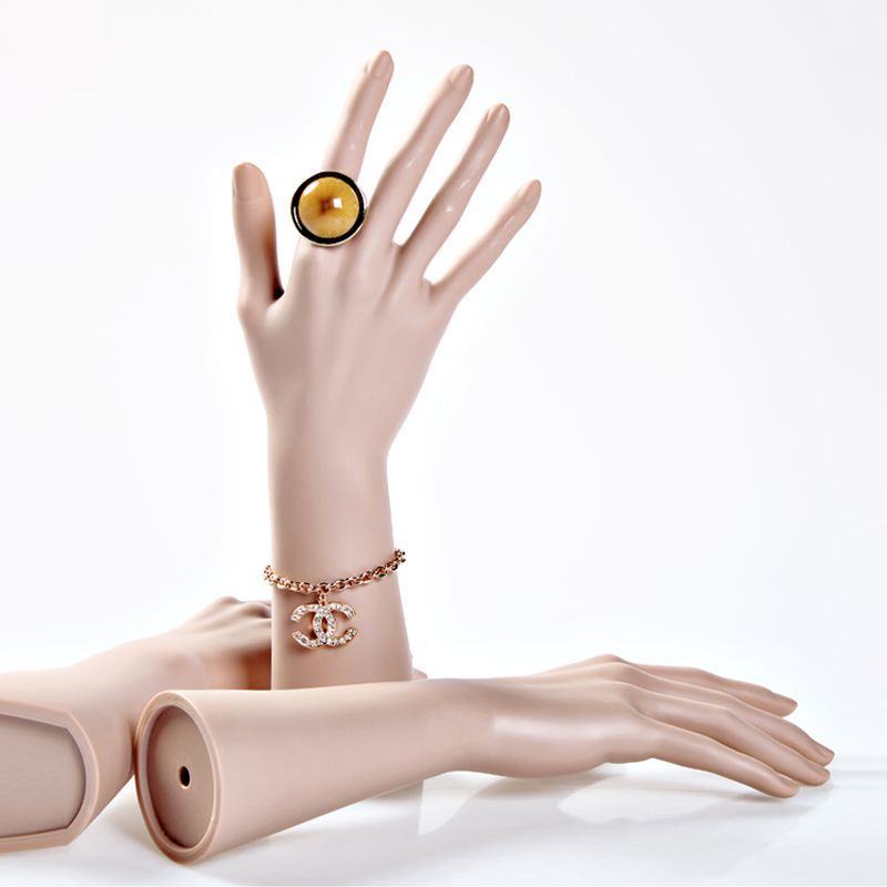 Mãos de Manequim Femininas Inq - Body Jewelry Plus avaliação e preço