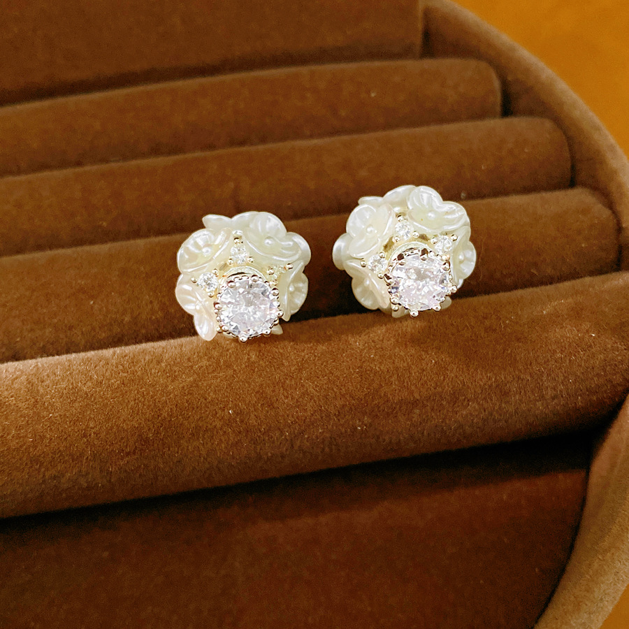 Brincos de Zircônia em Forma d - Cluster Stud Ear avaliação e preço
