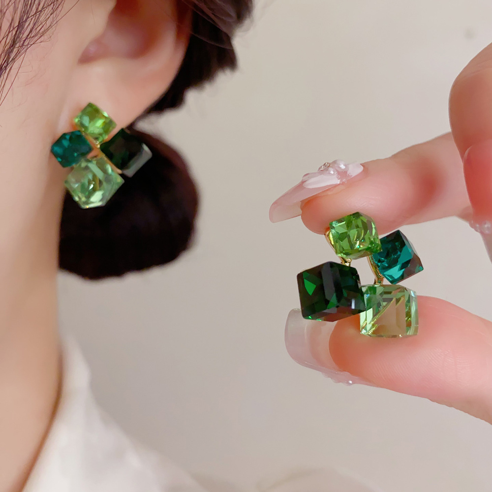 Brincos de Cubo Geométrico Ver - Cluster Stud Ear avaliação e preço